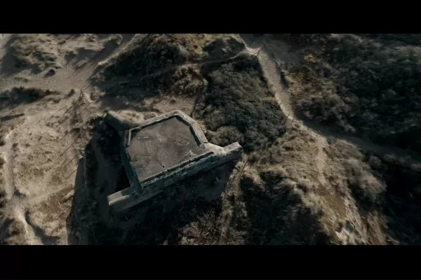 Top shot van een bunker in Raversyde.