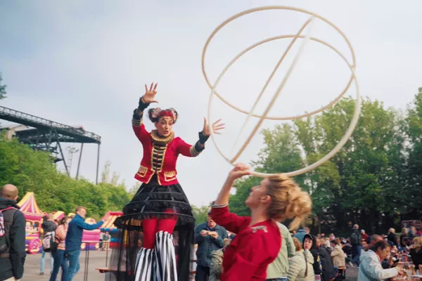 Entertainers aan het werk in Bellewaerde.