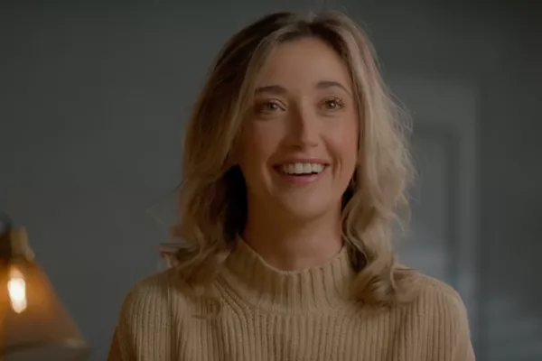 Een werknemer van BOSS Paints.