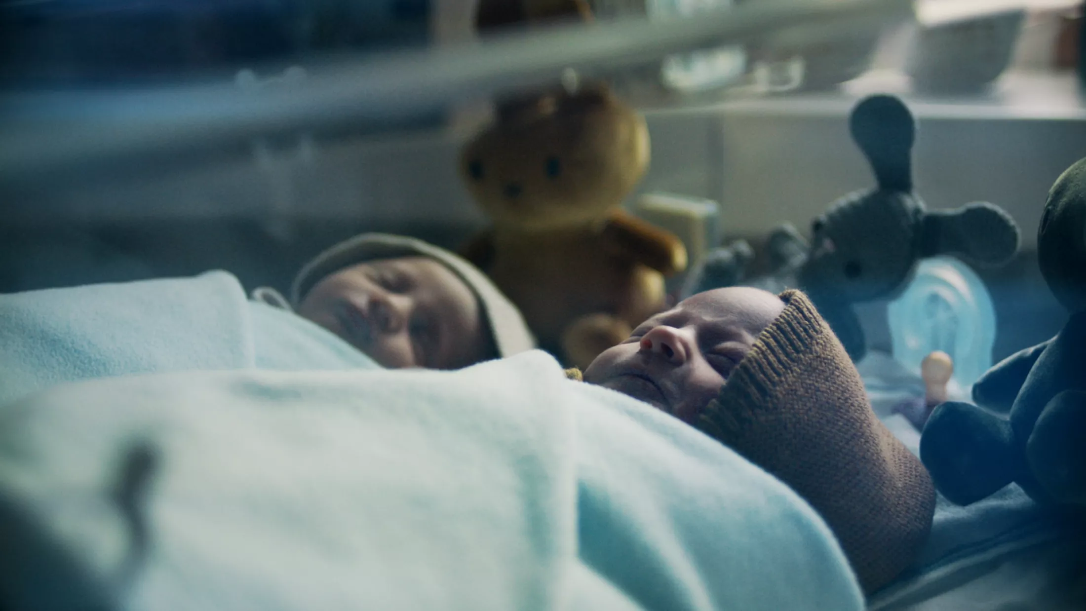 Twee baby's op materniteit.