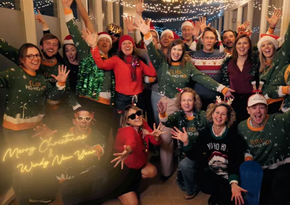 Het Elicio team met kersttruien