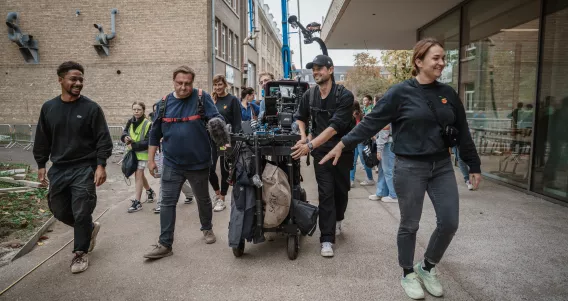 Sfeer tijdens de filmopnames van de kerstspot voor Bellewaerde park.