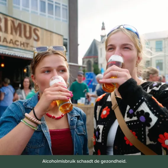 2 dames drinken primus